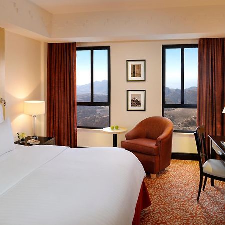 Petra Marriott Hotel Wadi Musa Exteriör bild