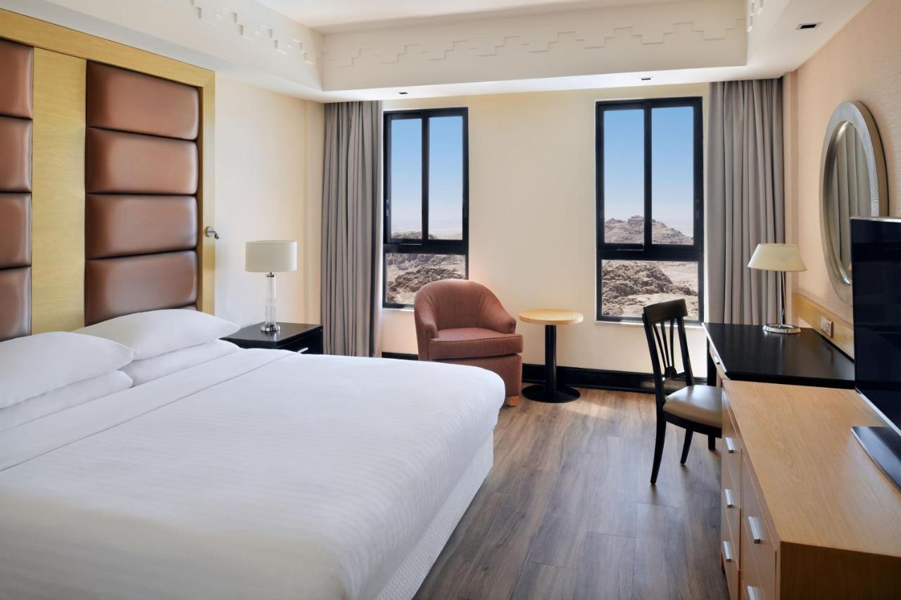 Petra Marriott Hotel Wadi Musa Exteriör bild