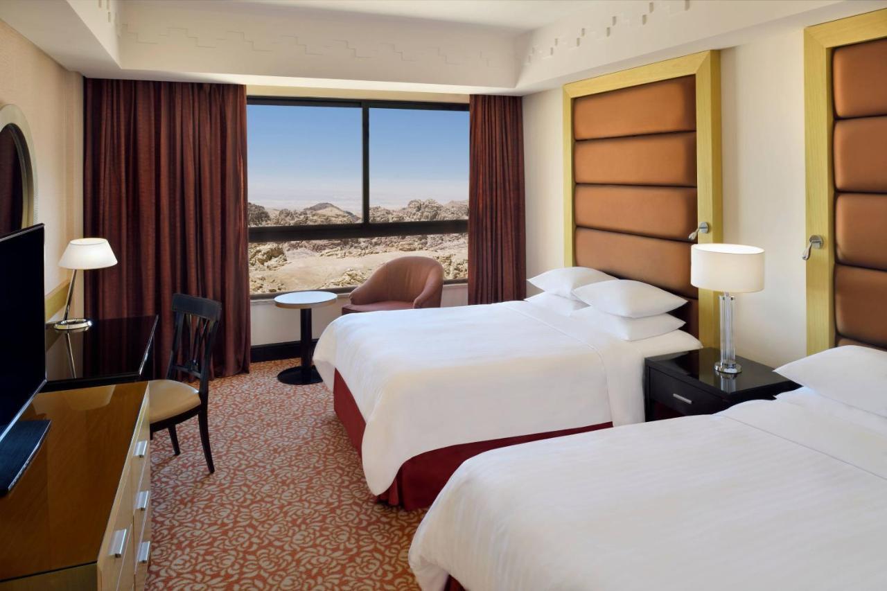Petra Marriott Hotel Wadi Musa Exteriör bild
