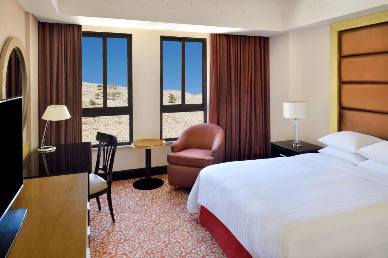 Petra Marriott Hotel Wadi Musa Exteriör bild