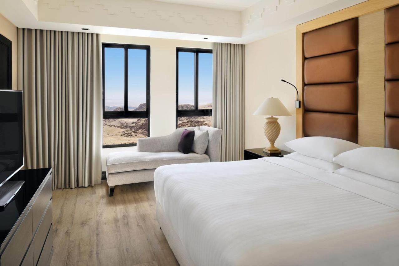 Petra Marriott Hotel Wadi Musa Exteriör bild