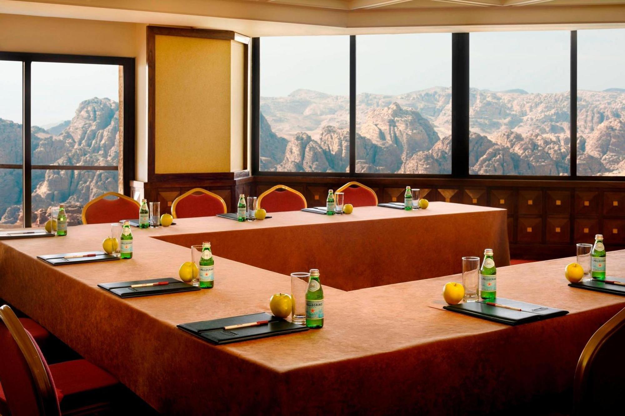 Petra Marriott Hotel Wadi Musa Exteriör bild