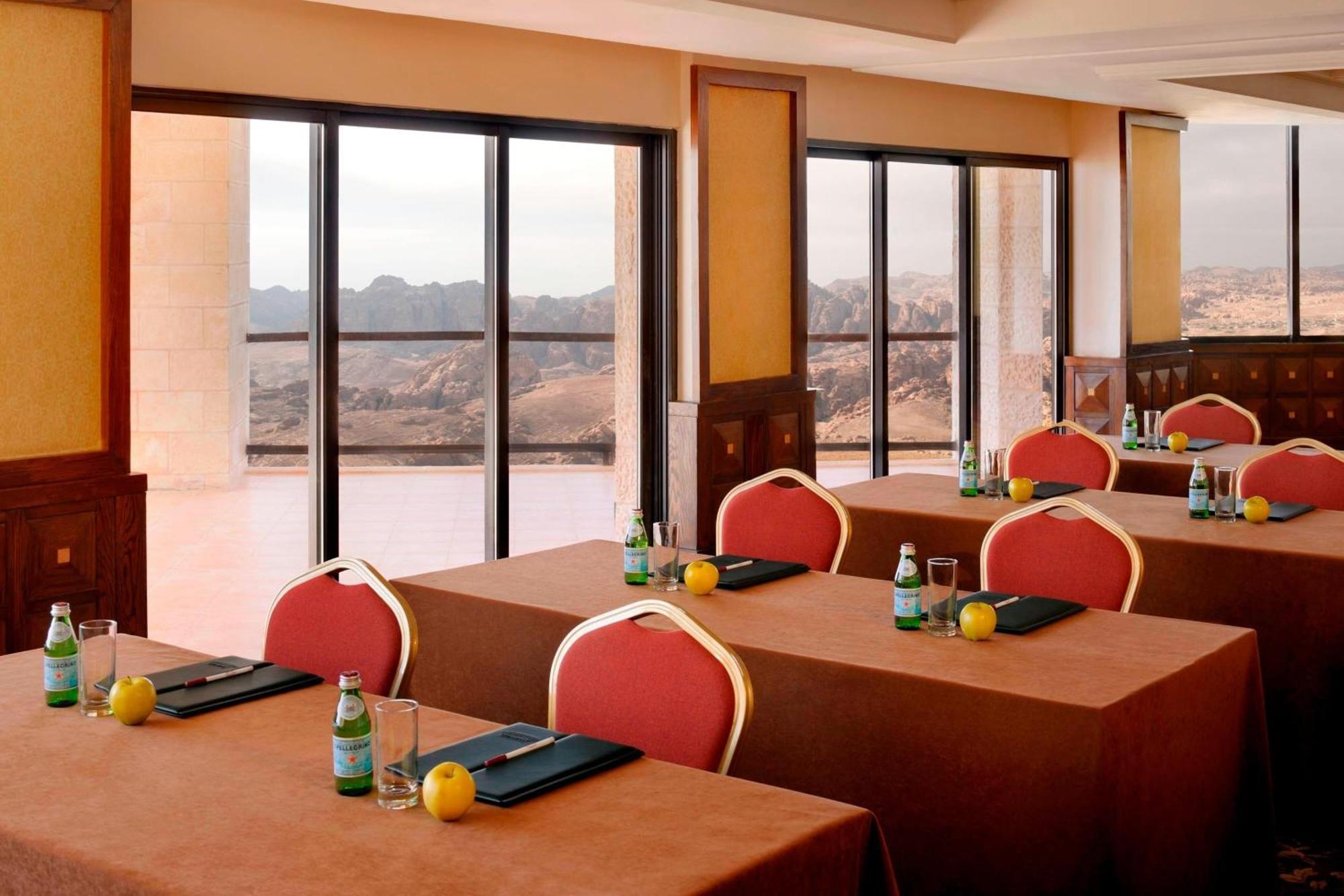 Petra Marriott Hotel Wadi Musa Exteriör bild