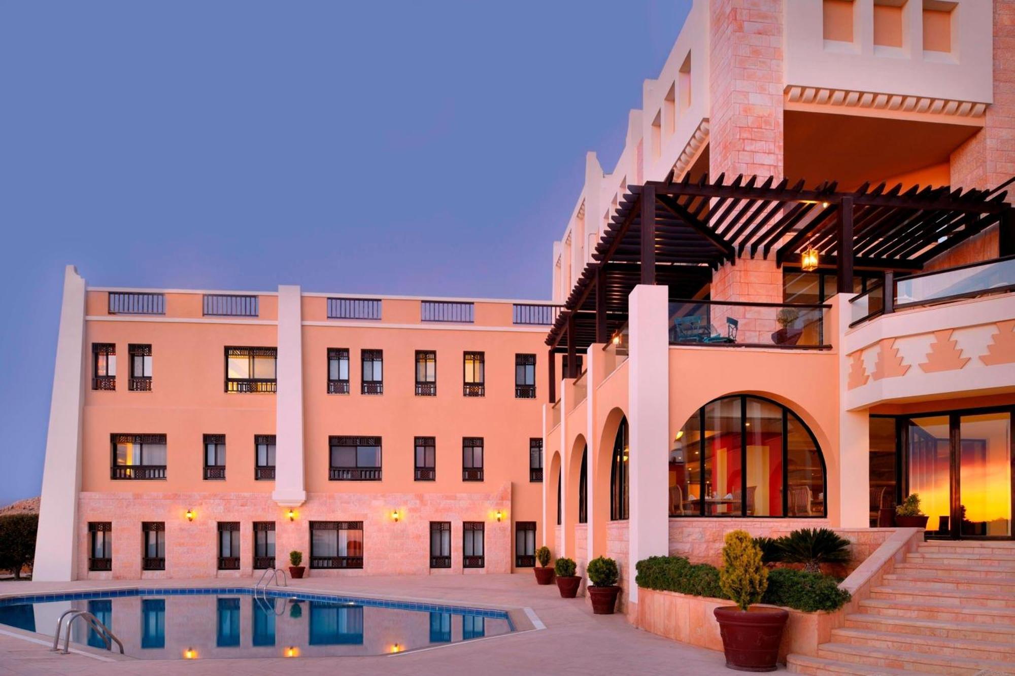 Petra Marriott Hotel Wadi Musa Exteriör bild