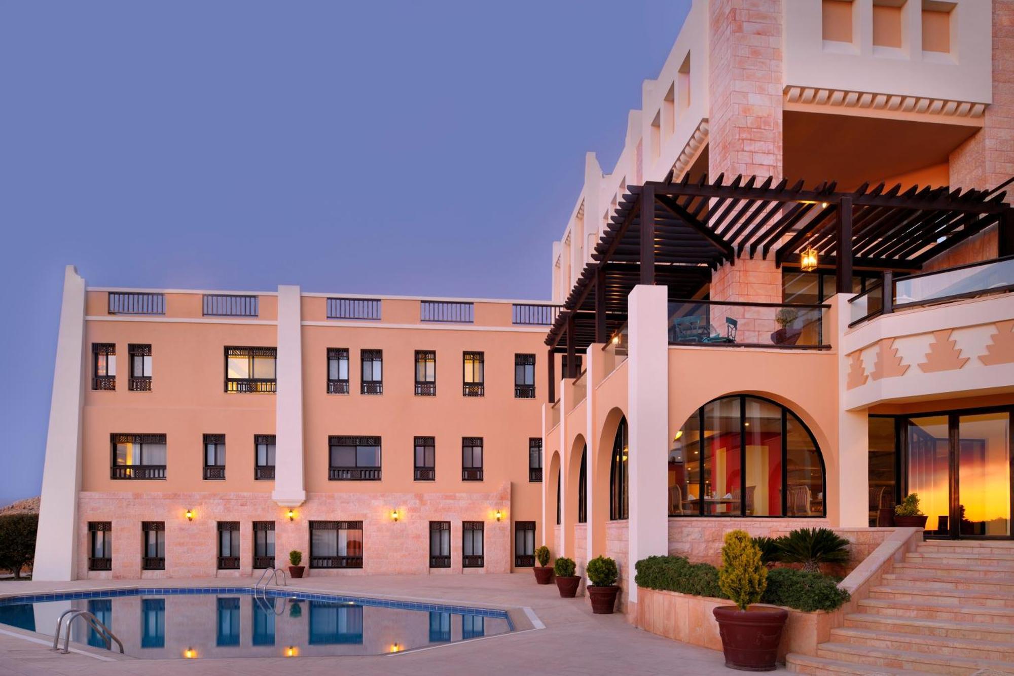 Petra Marriott Hotel Wadi Musa Exteriör bild
