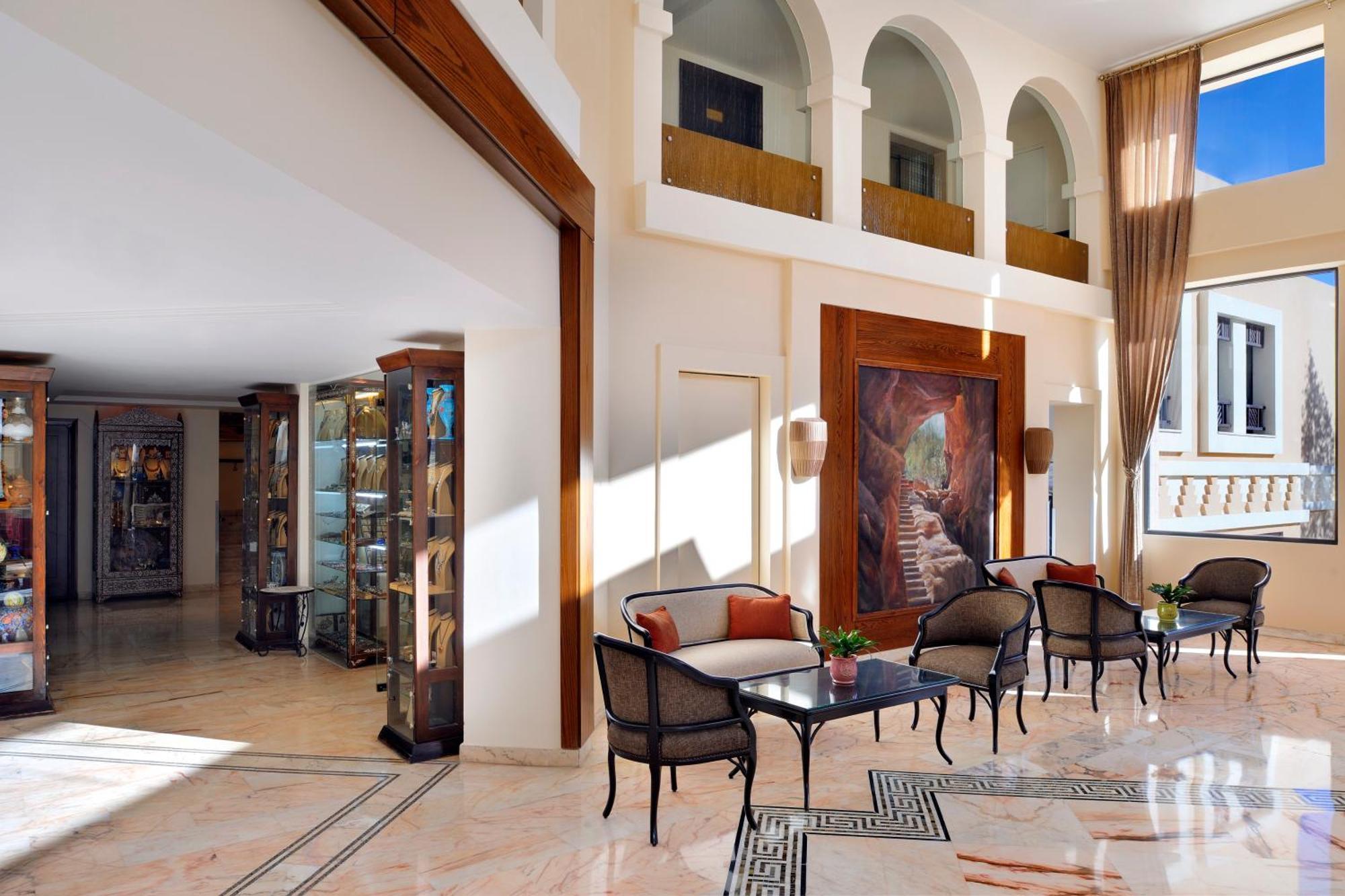Petra Marriott Hotel Wadi Musa Exteriör bild
