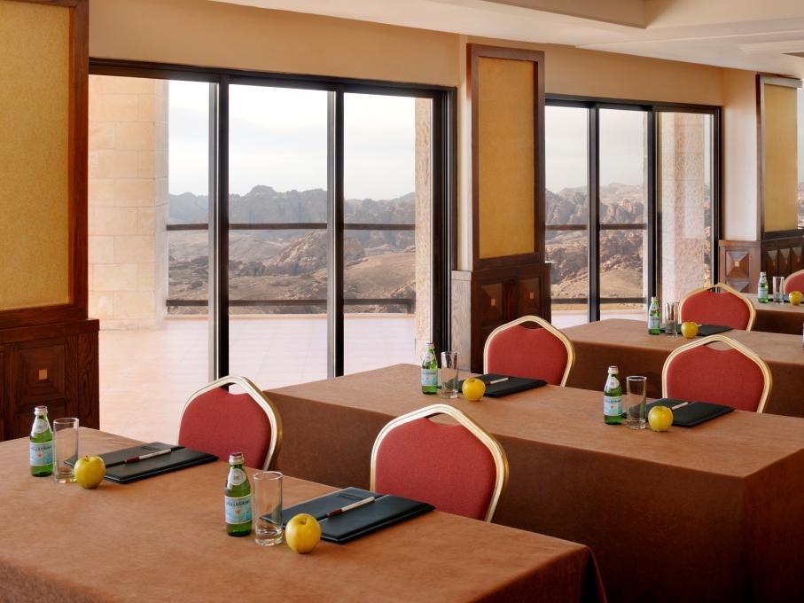 Petra Marriott Hotel Wadi Musa Exteriör bild