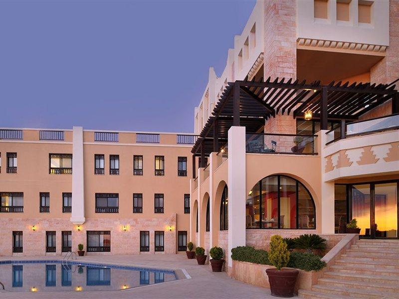 Petra Marriott Hotel Wadi Musa Exteriör bild