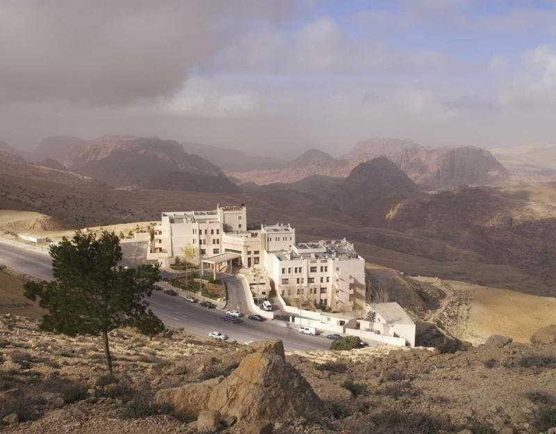 Petra Marriott Hotel Wadi Musa Exteriör bild