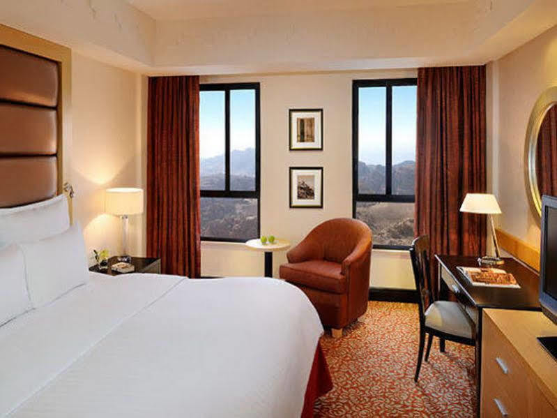 Petra Marriott Hotel Wadi Musa Exteriör bild