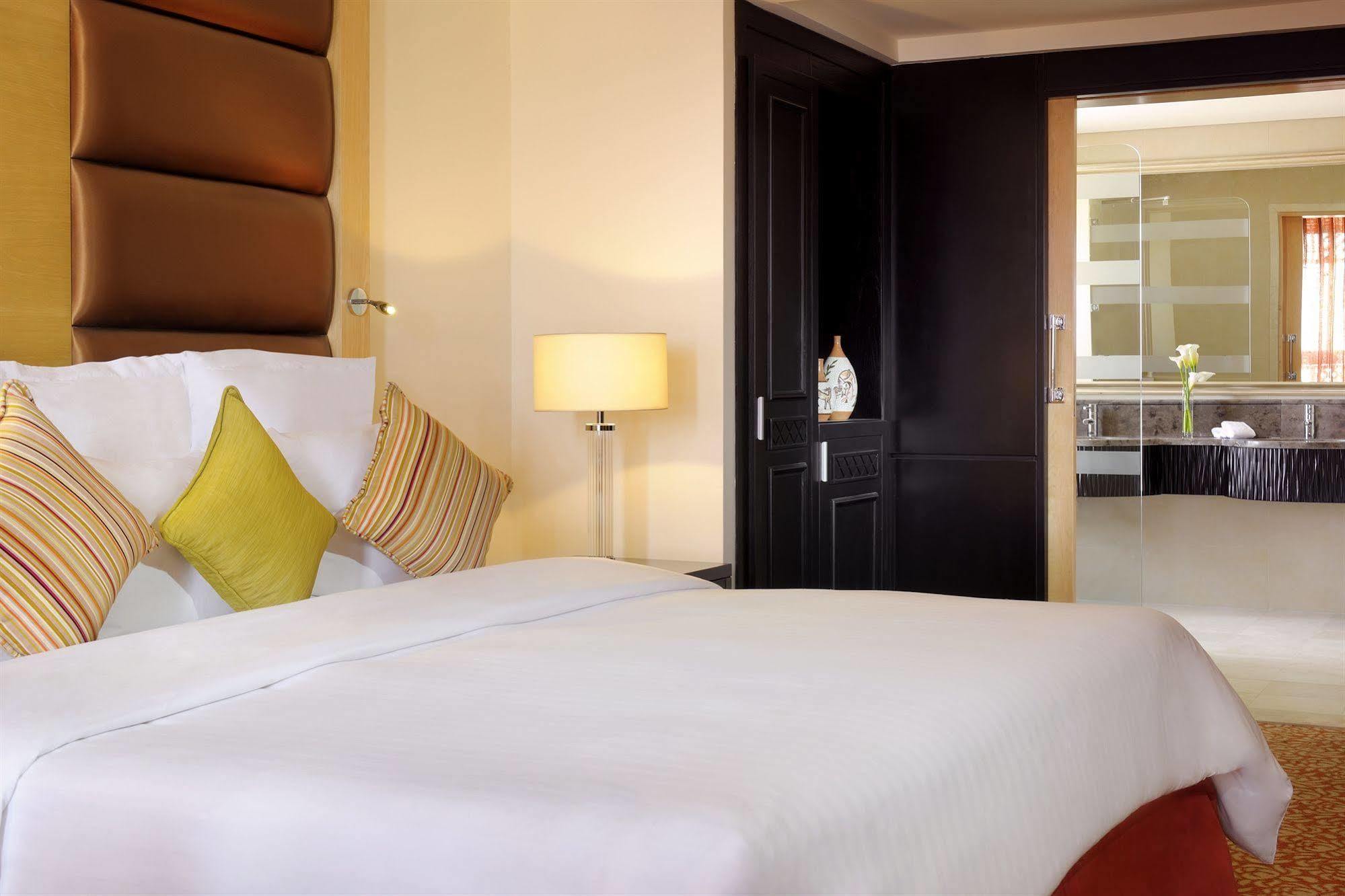 Petra Marriott Hotel Wadi Musa Exteriör bild